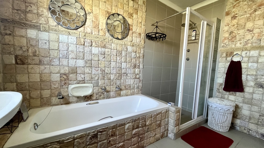 3 Bedroom Property for Sale in Country Club Western Cape